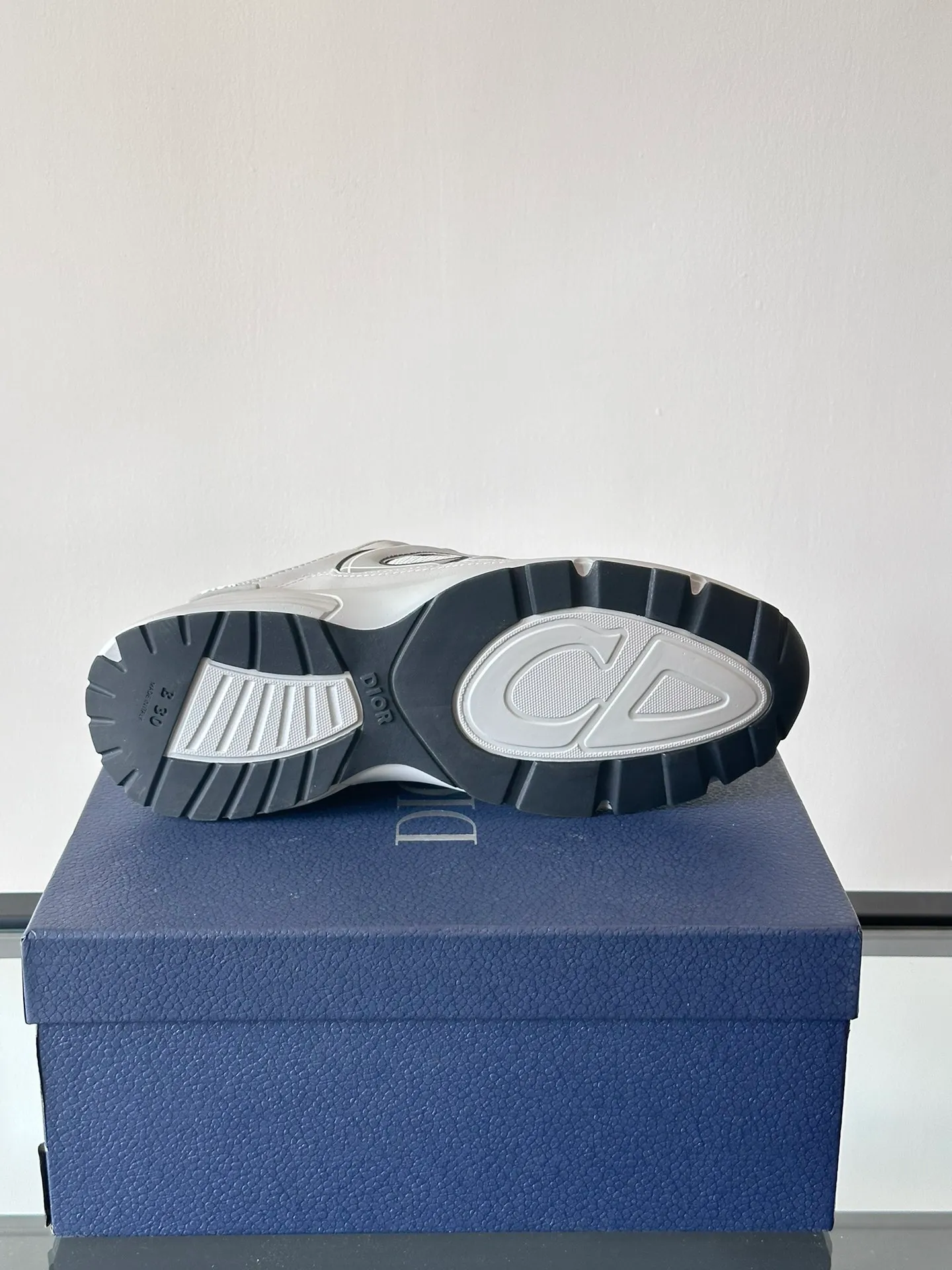 Men's Men's Shoes 💰p440 "Dio*" Dior B30 series sports shoes, multi-color mesh fabric and multi-color technical fabrics, this season's new B30 low-top sports shoes are one of the flagship styles of the series. Crafted from multicolor mesh and technical fabrics, it's finished with a reflective "CD30" graphic and silver-toned "DIOR B30" and "CD30" logos on the heel and tongue. An extra-light, sculpted rubber sole with signature accents adds style, while internal stretch details create ideal comfort. It can be matched with various casual styles to show a fashionable and modern sports style. Size: 38-44 (45-46 customized)